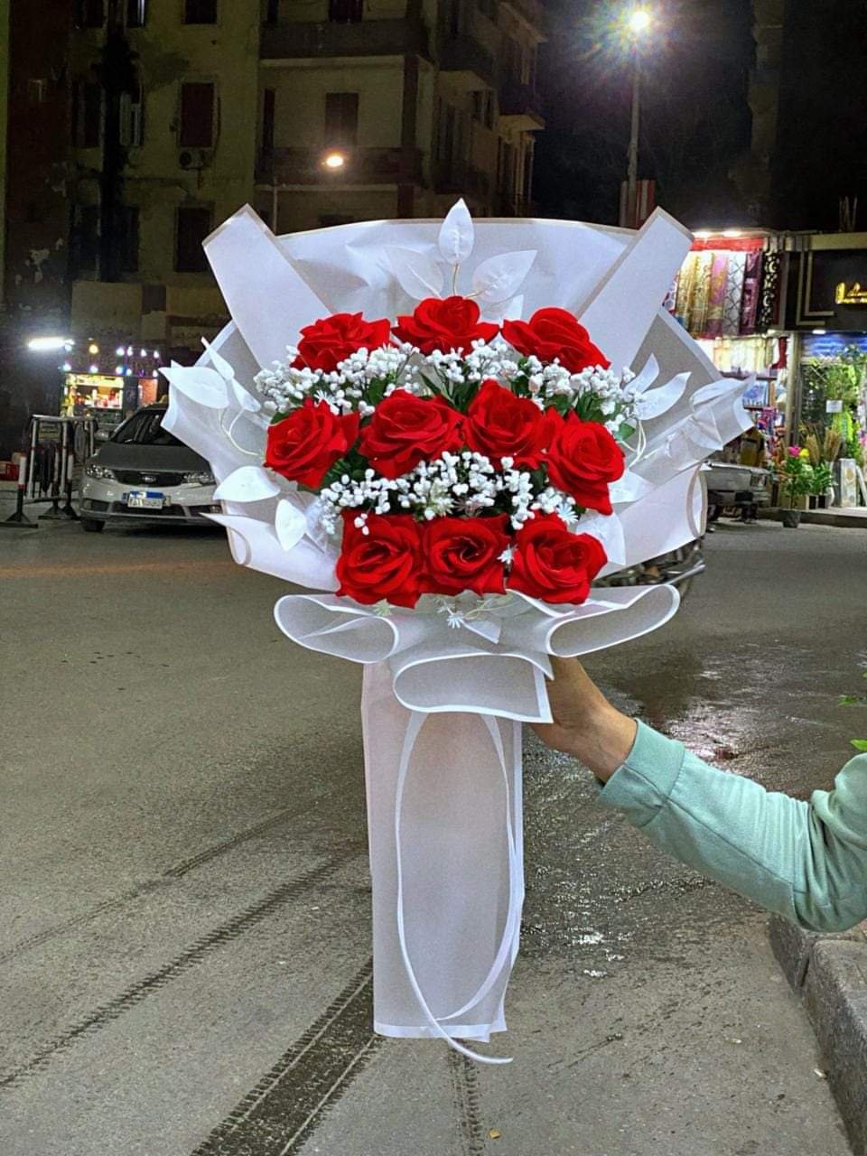 ورد احمر وابيض