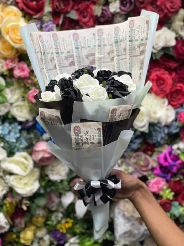 بوكية ورد ابيض واسود