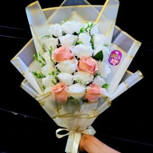 ورد بينك وابيض